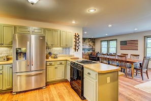 Kitchen / Dining Area