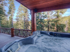 Big Dog Lodge, Hot Tub, 1