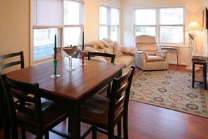 East View Cottage Dining Area