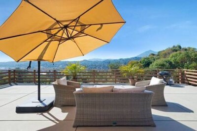 STUNNING SAN FRAN BAY/ MT TAM VIEWS, SLEEPS 6, LRG APT. w POOL, QUIET & CLEAN!!