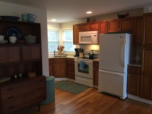  Fully stocked kitchen. Condiments available for use by renters.