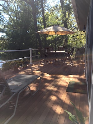 “Treehouse” feeling upper deck facing the pond, for relaxing and eating meals