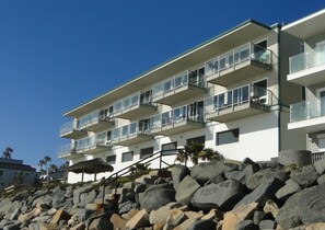 Here you can see the steps from the private beach to the public beach below