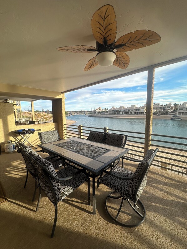 GORGEOUS WATERFRONT, BEACH FRONT AND LONDON BRIDGE VIEWS.