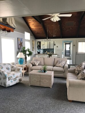 Welcome to the Shore House! Sit back, relax and enjoy your vacation! 