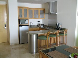 comlete kitchen