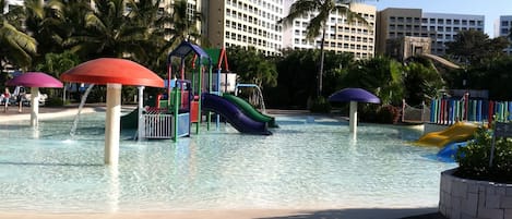 view of the building and Kiddie pool