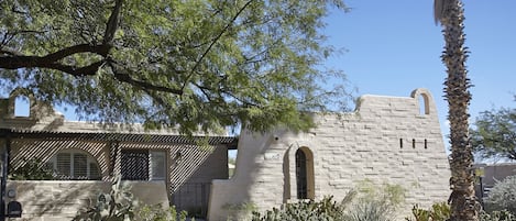 Entrance to 5218 N. Tigua Drive in Pueblo Villas