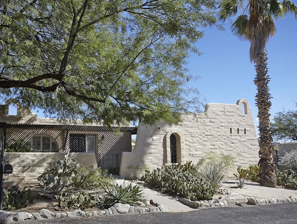 Entrance to 5218 N. Tigua Drive in Pueblo Villas