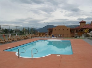 Central Guest Area - Outdoor Pool & Hot Tubs