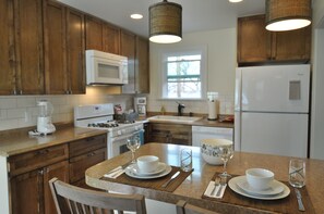 Completely new fully stocked Kitchen. Cook Away!