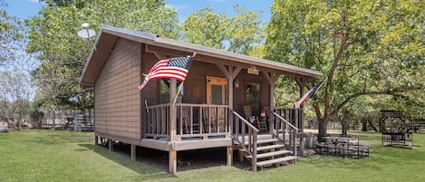 "This was our 2nd time here and we had such a fun, relaxing time!...Thank you for being so welcoming, we enjoyed your piece of heaven." That's how our guest Susan summed up her visit to the Texan Cabin!