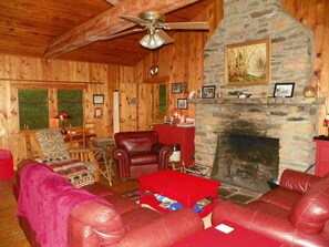 GREAT ROOM LOOKING TOWARD KITCHEN & MOUNTAIN LAUREL