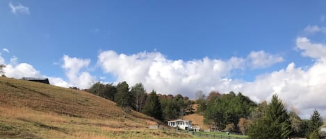 Cottage on 300 acres of Blue Ridge Mountains