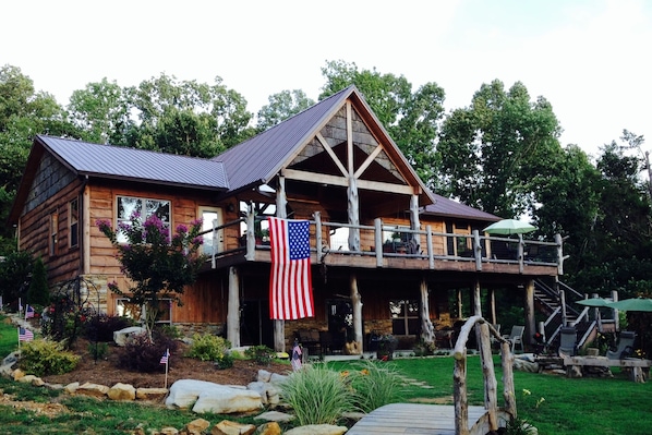 LAKE SHORE CABIN