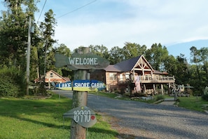 Welcome to Lake Shore Cabin