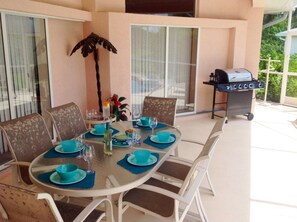 Plenty of dining space for meals poolside.