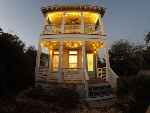 Double Front Porches face the Gulf