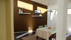 dining room seating for 6 table expands
