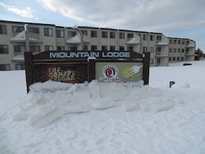 View of Mtn Lodge from Ballhooter slope