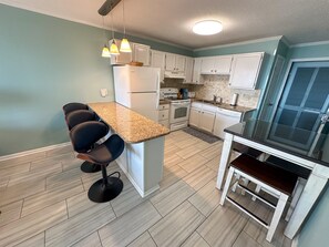 Kitchen & Dining