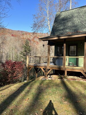 Entrance to the cabin with views of Yellow Mountains.