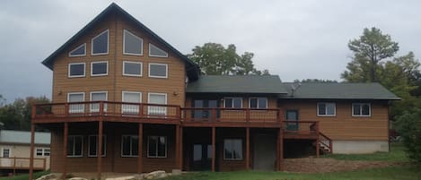 Spacious home overlooks Table Rock Lake!