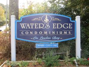 Enter and Welcome to Water's Edge !
