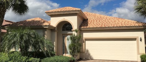 front view of the villa in Bonita Springs