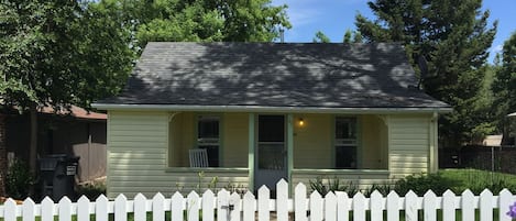 Charming Casita on Shady and Quiet Holbrook St in Old Town Erie