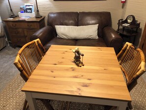 Table with 2 chairs