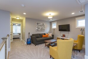 Upstairs common room with 4K TV and sofabed!