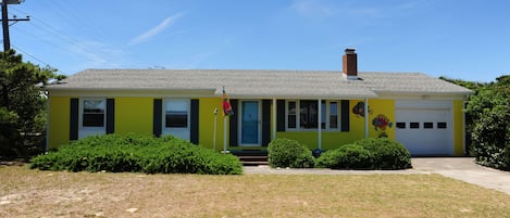 Semi-Oceanfront; Short walk to the beach!