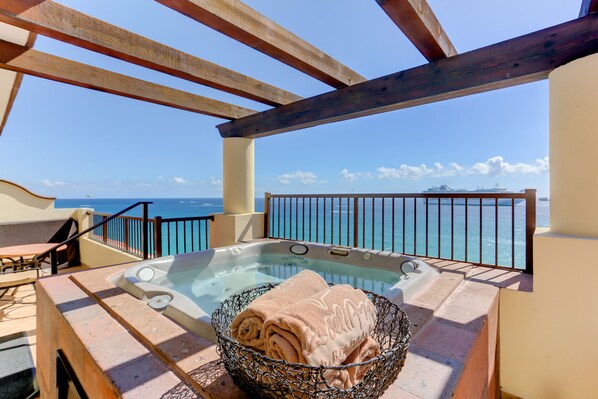 Outdoor spa tub