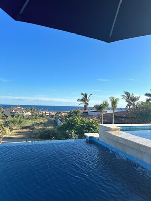 Incredible Views, watching Whales, Boats and the Deep Blue Ocean! Great anytime!