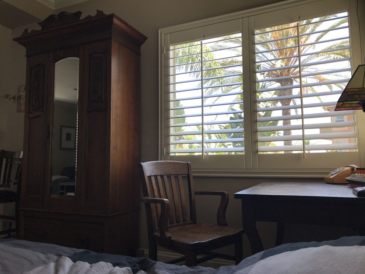Laguna Condo W/Attached Garage, Pool/Jacuzzis/Gym/