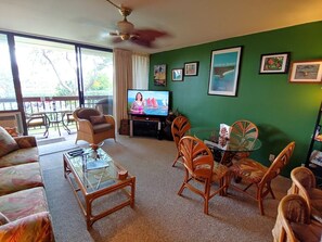 Dining, entertainment area, lanai