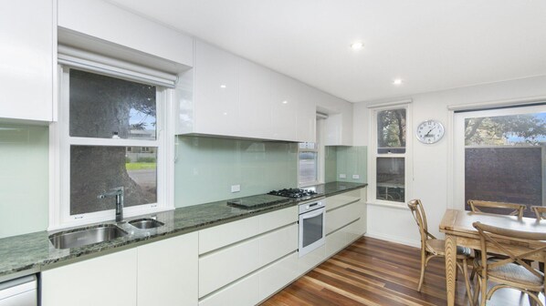 Kitchen / Dining 