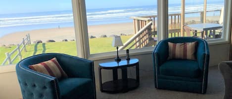 Swivel chairs for best ocean viewing
