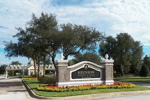 The Heritage Crossing entrance to Reunion Resort.