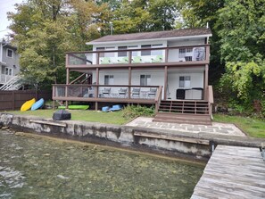 Open upper deck and covered lower deck