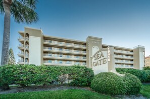 Seagate Condominium
19418 Gulf Blvd. # 405
Indian Shores,  Florida
33785