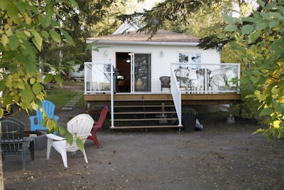 Lakefront Cottage in Manitou Beach - Three Bedroom Cottage, Sleeps 10