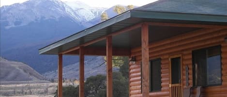 Covered front deck overlooking Yellowstone River 