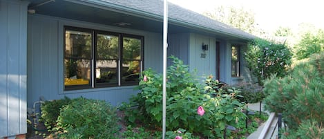 Comtempory Bungalow in quiet, old Country Club of Lincoln neighborhood.