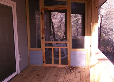 " Perfect New Cozy Romantic Studio Cabin for two "  Quiet stream setting