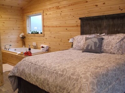 " Perfect New Cozy Romantic Studio Cabin for two "  Quiet stream setting