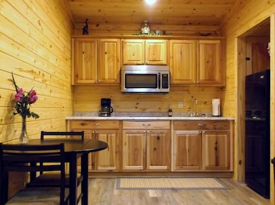 " Perfect New Cozy Romantic Studio Cabin for two "  Quiet stream setting