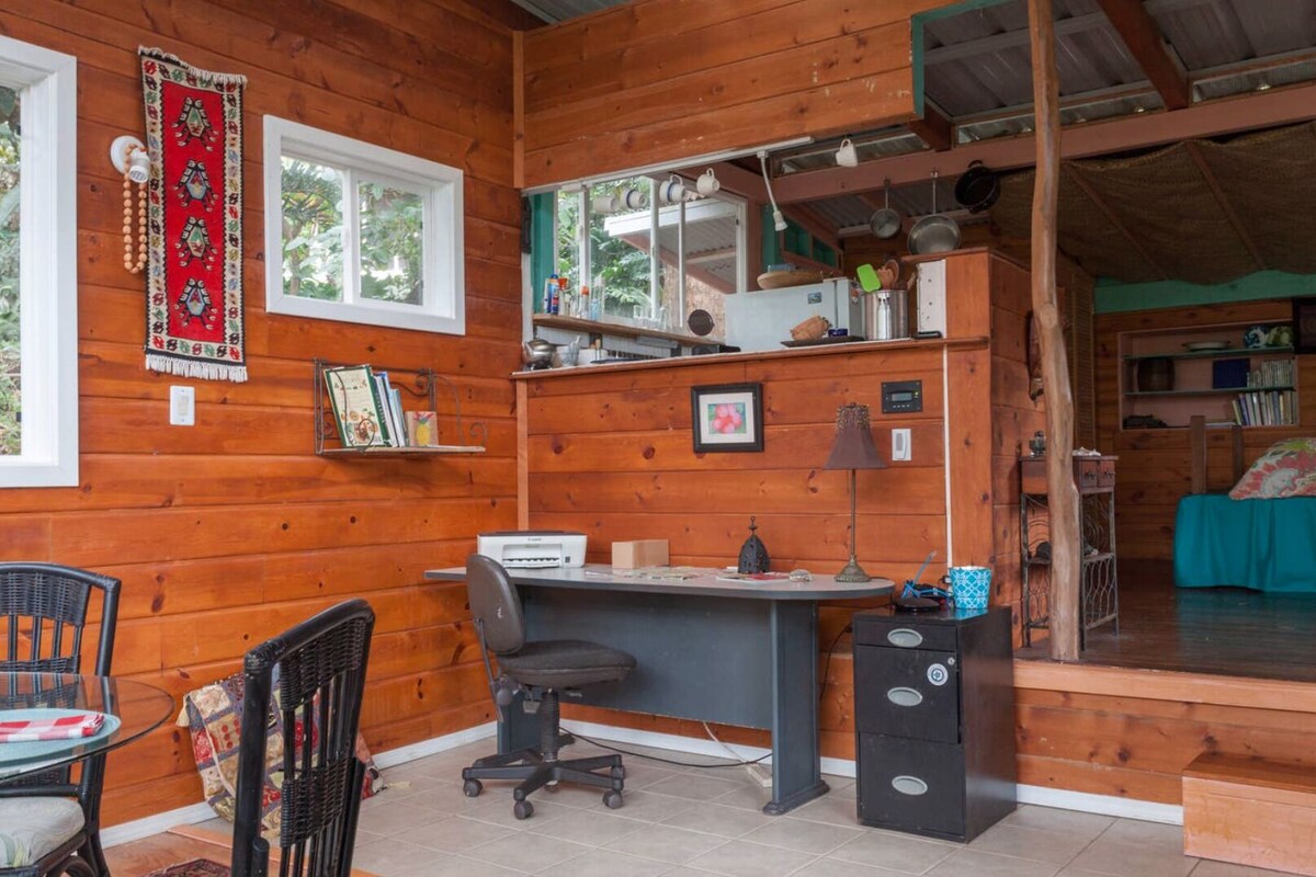 SWEET SPOT STAY-ENCHANTED GROTTO HOUSE–SEE THE LAVA FLOWS FROM SAFE DISTANCES!!