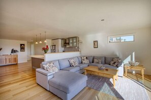 Quarterdeck Apartment (2)